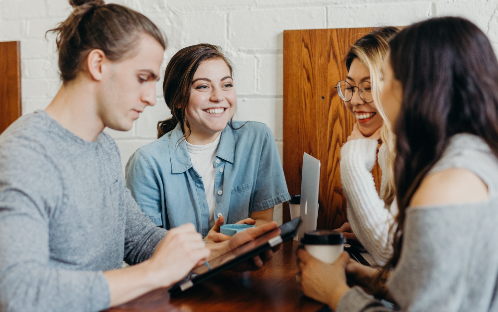 Two management strategies to optimize team dynamics